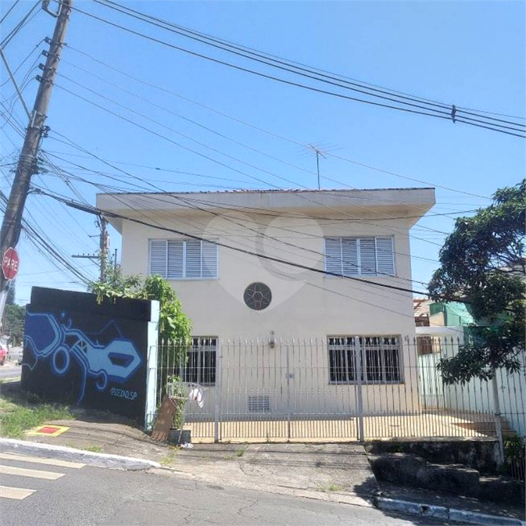 Tremembé Sobrado Residencial ou Comercial à venda em excelente localização com 3 quartos 3 vagas sala copa e cozinha e quintal                                      