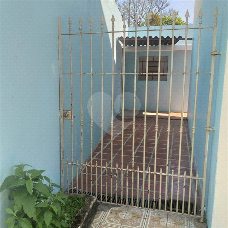 Tremembé Sobrado Residencial ou Comercial à venda em excelente localização com 3 quartos 3 vagas sala copa e cozinha e quintal                                      