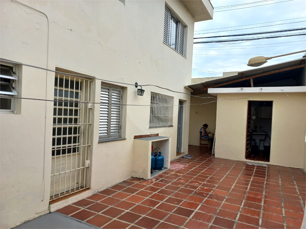 Tremembé Sobrado Residencial ou Comercial à venda em excelente localização com 3 quartos 3 vagas sala copa e cozinha e quintal                                      