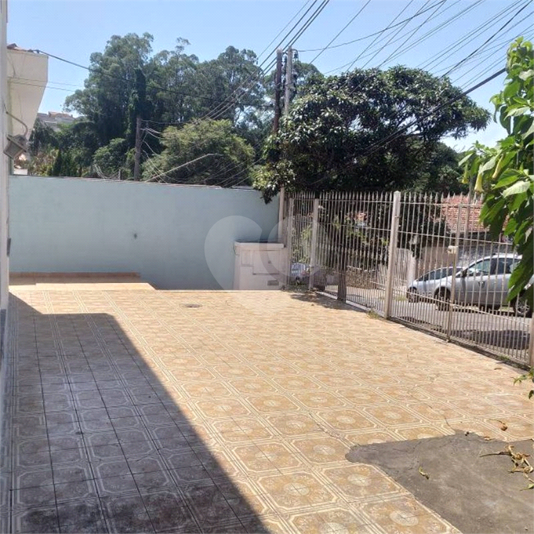 Tremembé Sobrado Residencial ou Comercial à venda em excelente localização com 3 quartos 3 vagas sala copa e cozinha e quintal                                      