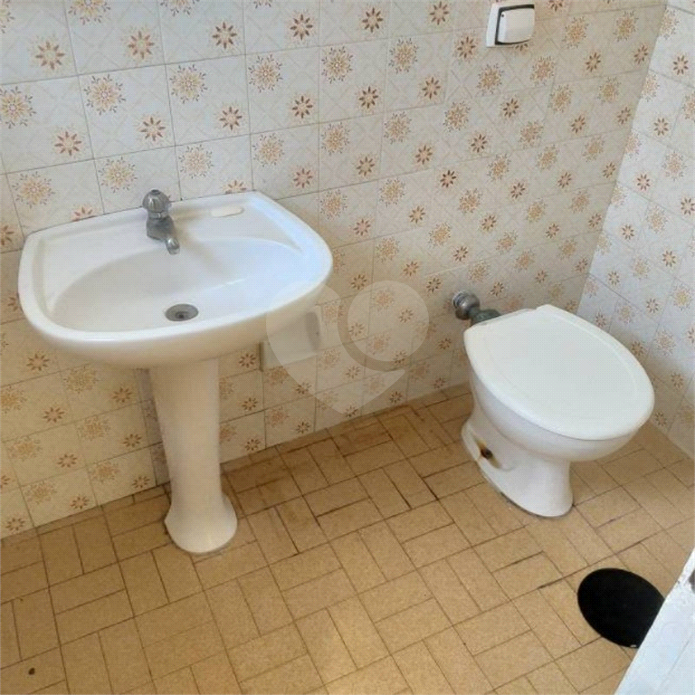 Tremembé Sobrado Residencial ou Comercial à venda em excelente localização com 3 quartos 3 vagas sala copa e cozinha e quintal                                      