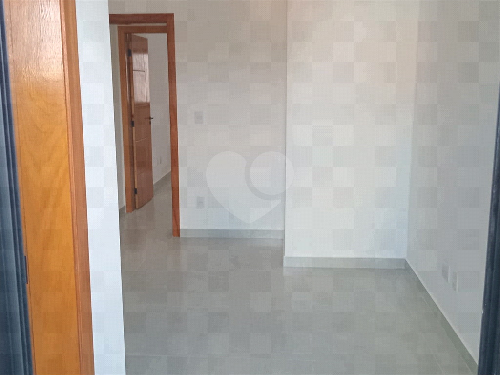 casa com 215 m² em aclive, rua residencial, próxima as avenidas Dep Emílio Carlos e Inajar de Souza