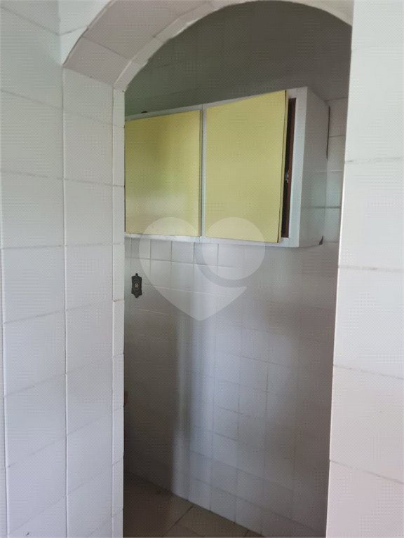 VENDE CHÁCARA COM ESTRUTURA COMPLETA – IDEAL PARA MORADIA OU LAZER! COM PISCINA, CHURRASQUEIRA, POMAR, CASA COM 2 SUÍTES