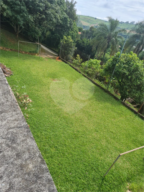VENDE CHÁCARA COM ESTRUTURA COMPLETA – IDEAL PARA MORADIA OU LAZER! COM PISCINA, CHURRASQUEIRA, POMAR, CASA COM 2 SUÍTES