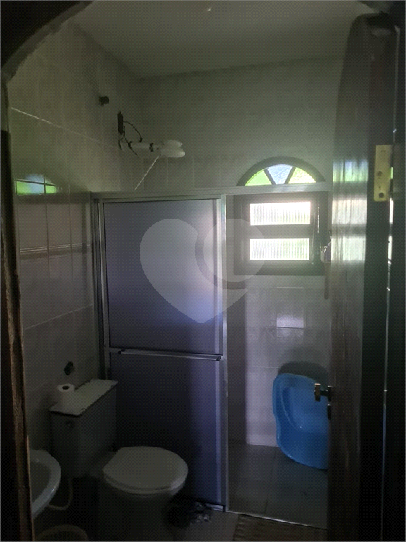 VENDE CHÁCARA COM ESTRUTURA COMPLETA – IDEAL PARA MORADIA OU LAZER! COM PISCINA, CHURRASQUEIRA, POMAR, CASA COM 2 SUÍTES