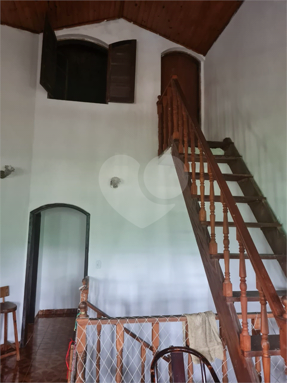 VENDE CHÁCARA COM ESTRUTURA COMPLETA – IDEAL PARA MORADIA OU LAZER! COM PISCINA, CHURRASQUEIRA, POMAR, CASA COM 2 SUÍTES