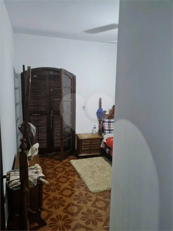 VENDE CHÁCARA COM ESTRUTURA COMPLETA – IDEAL PARA MORADIA OU LAZER! COM PISCINA, CHURRASQUEIRA, POMAR, CASA COM 2 SUÍTES