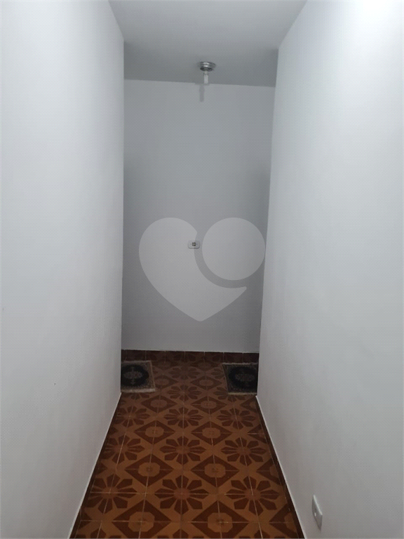 VENDE CHÁCARA COM ESTRUTURA COMPLETA – IDEAL PARA MORADIA OU LAZER! COM PISCINA, CHURRASQUEIRA, POMAR, CASA COM 2 SUÍTES