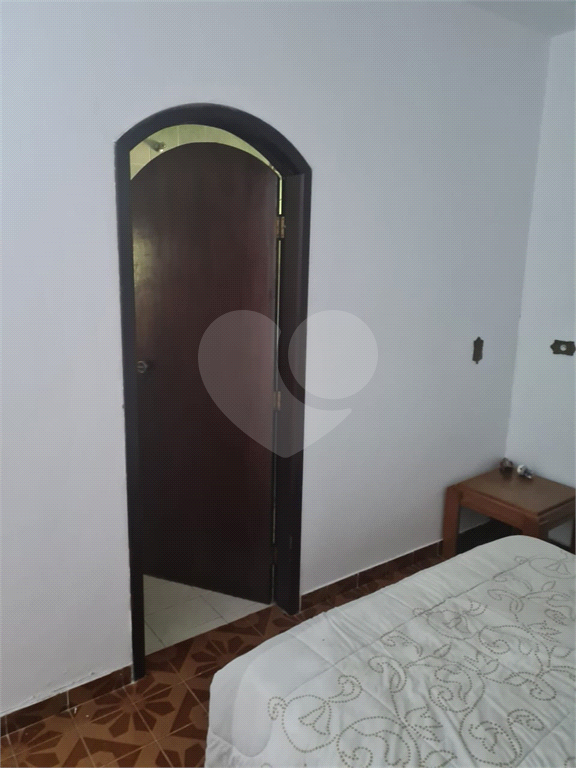 VENDE CHÁCARA COM ESTRUTURA COMPLETA – IDEAL PARA MORADIA OU LAZER! COM PISCINA, CHURRASQUEIRA, POMAR, CASA COM 2 SUÍTES