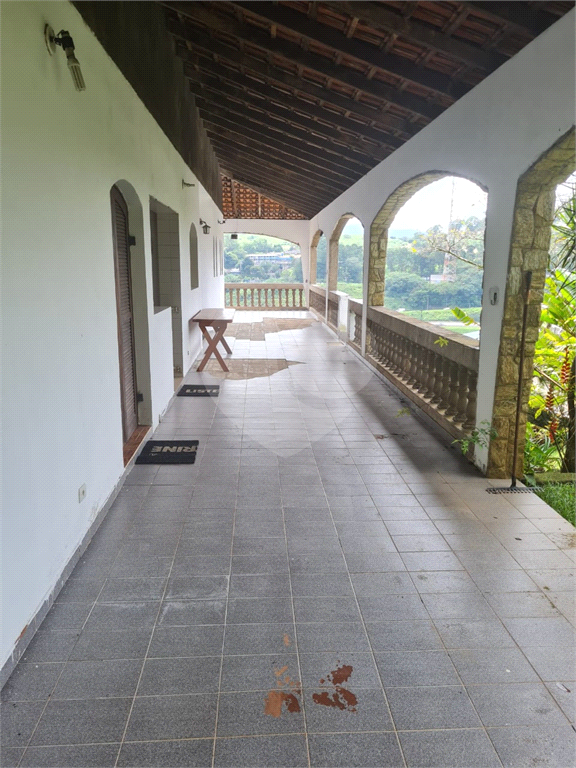 VENDE CHÁCARA COM ESTRUTURA COMPLETA – IDEAL PARA MORADIA OU LAZER! COM PISCINA, CHURRASQUEIRA, POMAR, CASA COM 2 SUÍTES