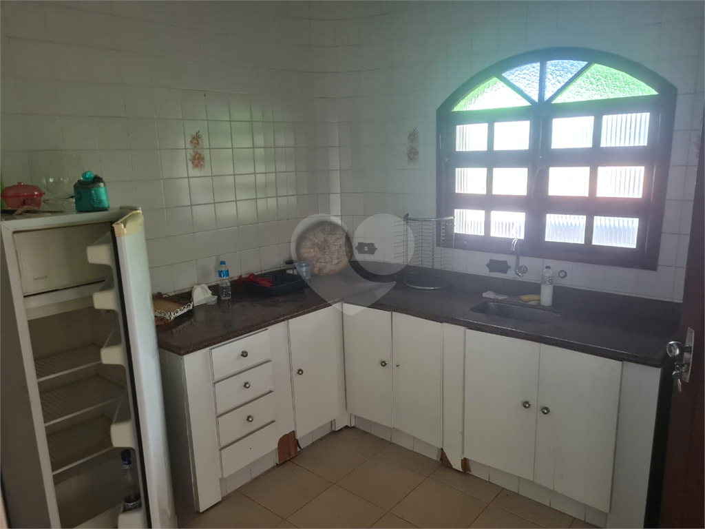 VENDE CHÁCARA COM ESTRUTURA COMPLETA – IDEAL PARA MORADIA OU LAZER! COM PISCINA, CHURRASQUEIRA, POMAR, CASA COM 2 SUÍTES