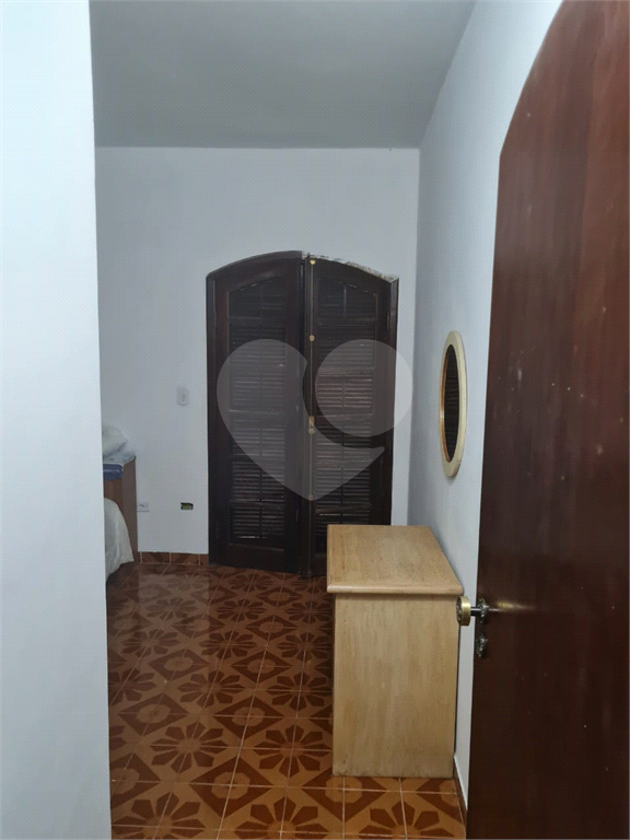 VENDE CHÁCARA COM ESTRUTURA COMPLETA – IDEAL PARA MORADIA OU LAZER! COM PISCINA, CHURRASQUEIRA, POMAR, CASA COM 2 SUÍTES