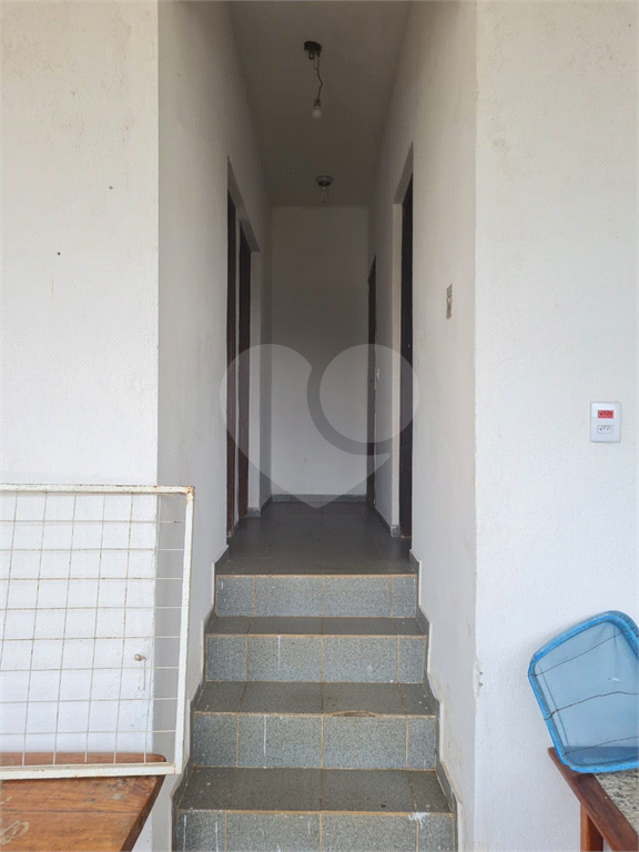 VENDE CHÁCARA COM ESTRUTURA COMPLETA – IDEAL PARA MORADIA OU LAZER! COM PISCINA, CHURRASQUEIRA, POMAR, CASA COM 2 SUÍTES