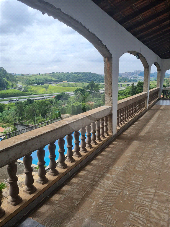 VENDE CHÁCARA COM ESTRUTURA COMPLETA – IDEAL PARA MORADIA OU LAZER! COM PISCINA, CHURRASQUEIRA, POMAR, CASA COM 2 SUÍTES