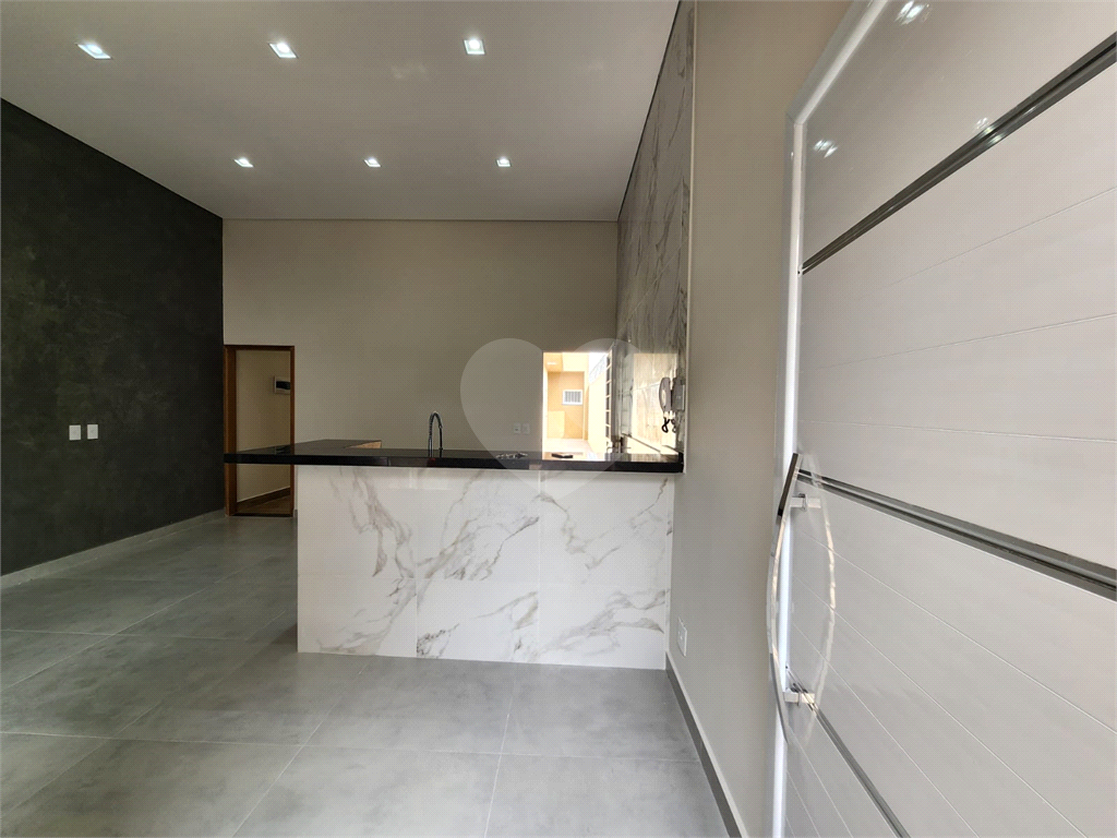 Casa à venda com 3 quartos, 117m² - Foto 1