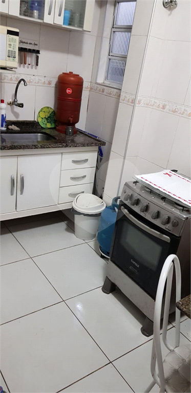 Apto amplo perto da praia de 1 quarto e 1 vaga na Guilhermina