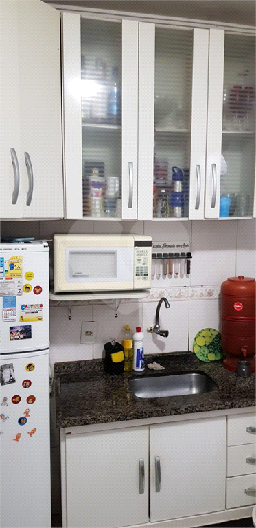 Apto amplo perto da praia de 1 quarto e 1 vaga na Guilhermina