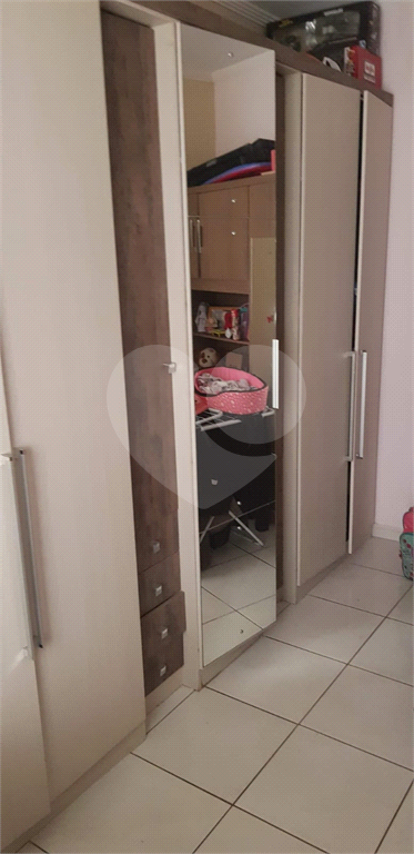 Apto amplo perto da praia de 1 quarto e 1 vaga na Guilhermina