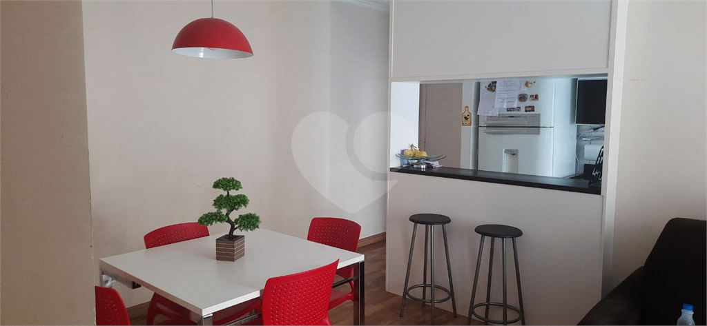 Aconchegante Apartamento com 2 dormitórios, 1 suite e 1 vaga.