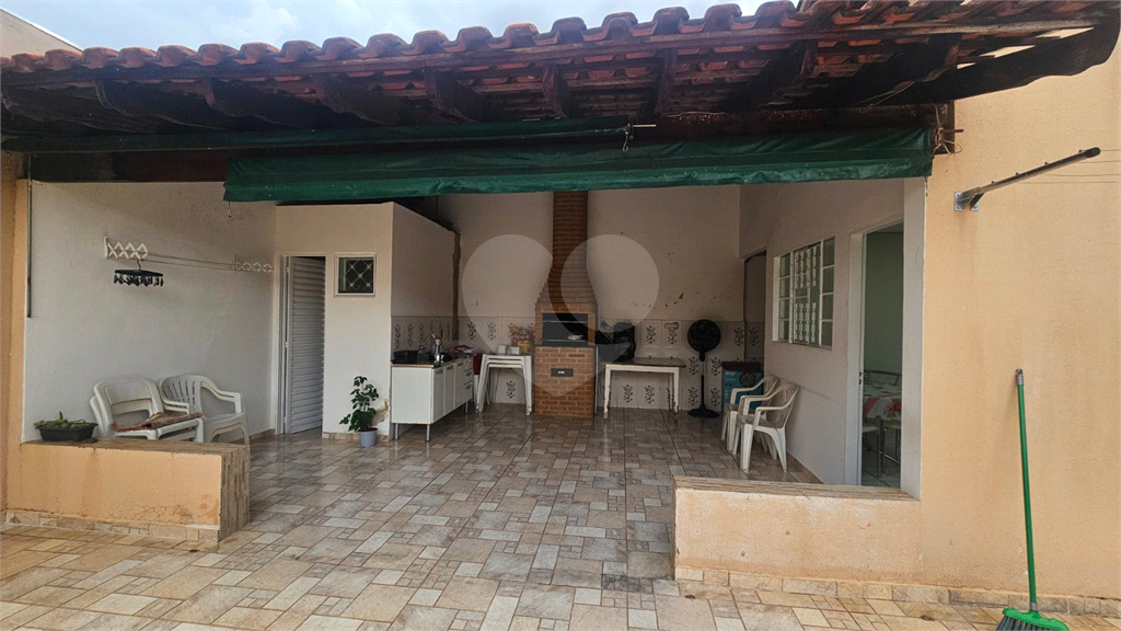 Casa à venda com 2 quartos, 200m² - Foto 1