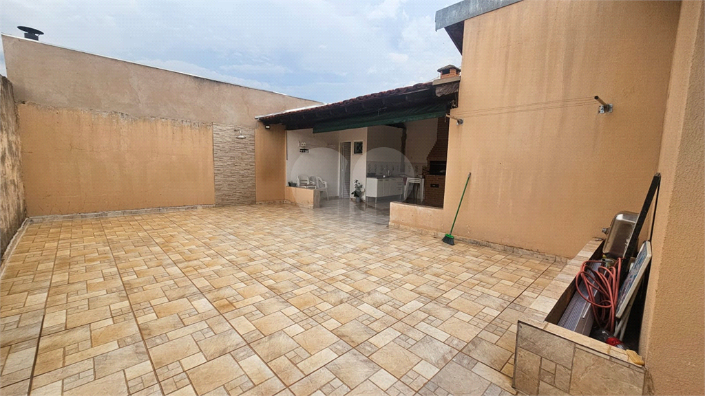 Casa à venda com 2 quartos, 200m² - Foto 2