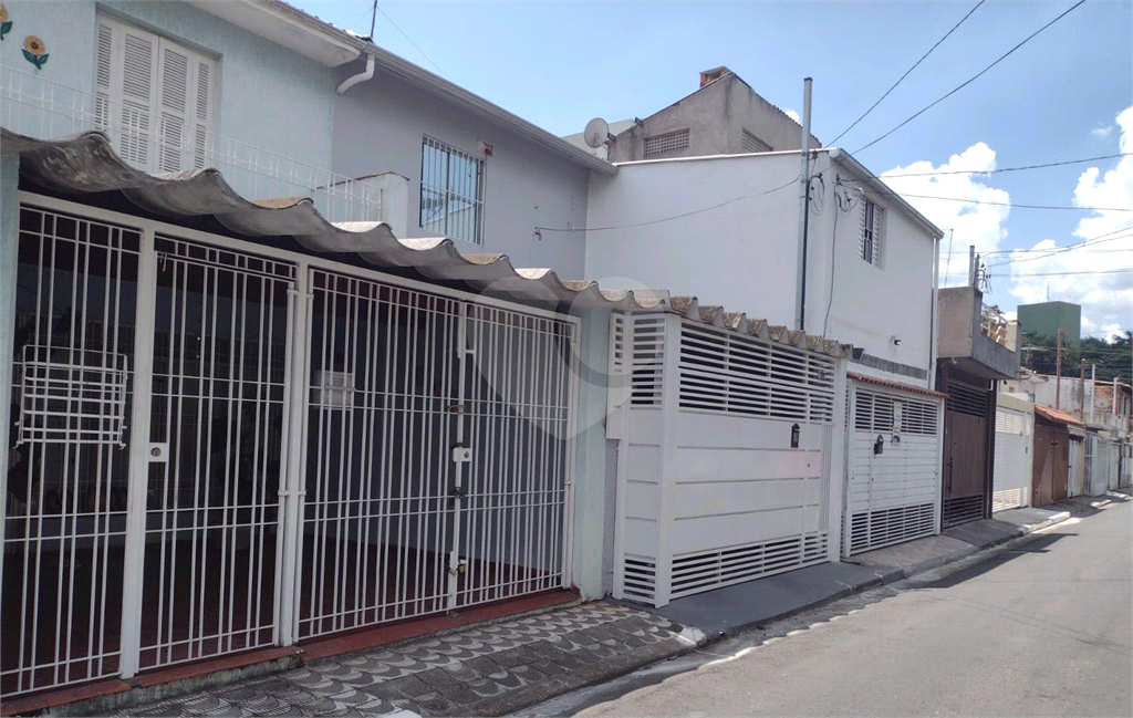 Sobrado a venda  no bairro de Canindé. Com uma área de 127 m², 03 dormitorios, 02 banheiros, 02 vaga