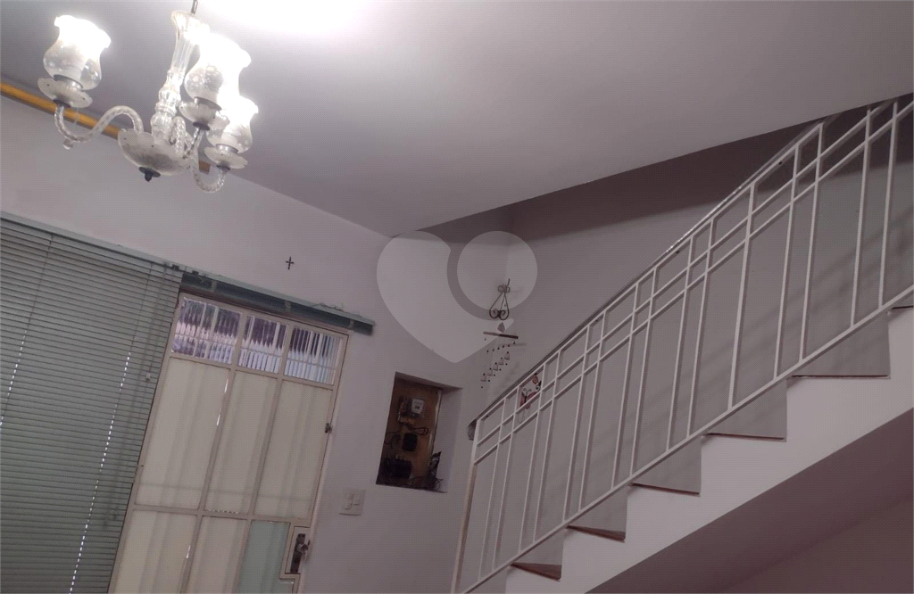 Sobrado a venda  no bairro de Canindé. Com uma área de 127 m², 03 dormitorios, 02 banheiros, 02 vaga