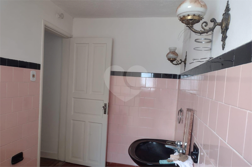 Sobrado a venda  no bairro de Canindé. Com uma área de 127 m², 03 dormitorios, 02 banheiros, 02 vaga