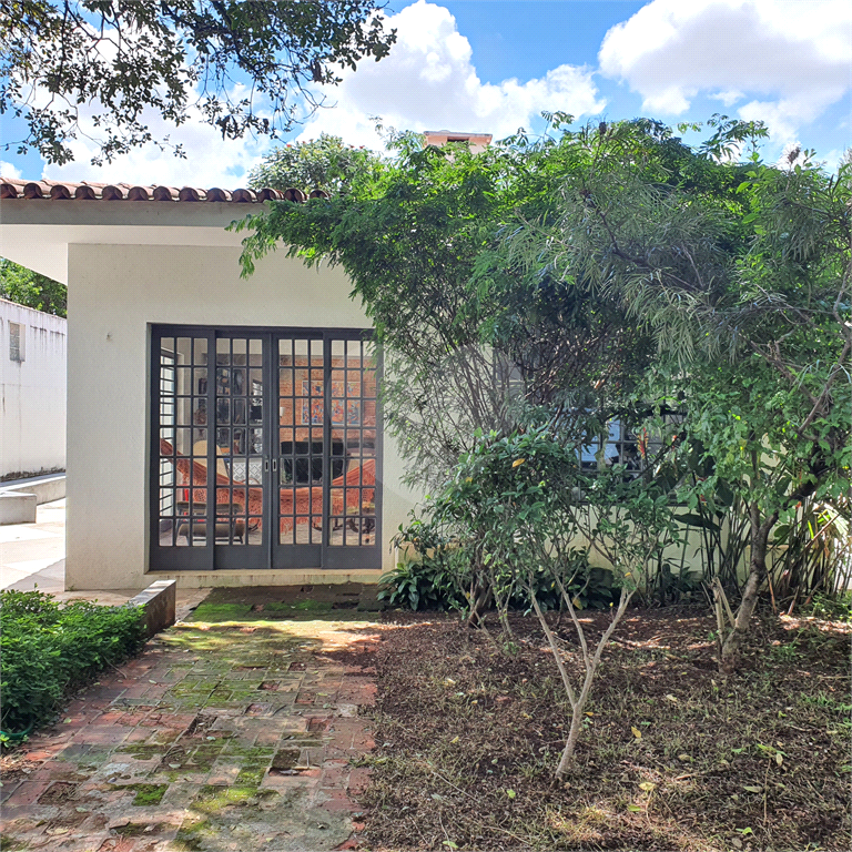 Casa térrea de 648m² 3 quartos 4 Vagas e toda rodeada de verdes Alto da Lapa