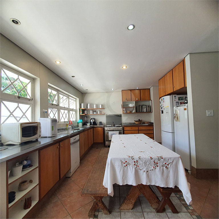 Casa térrea de 648m² 3 quartos 4 Vagas e toda rodeada de verdes Alto da Lapa
