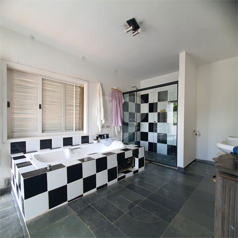Casa térrea de 648m² 3 quartos 4 Vagas e toda rodeada de verdes Alto da Lapa