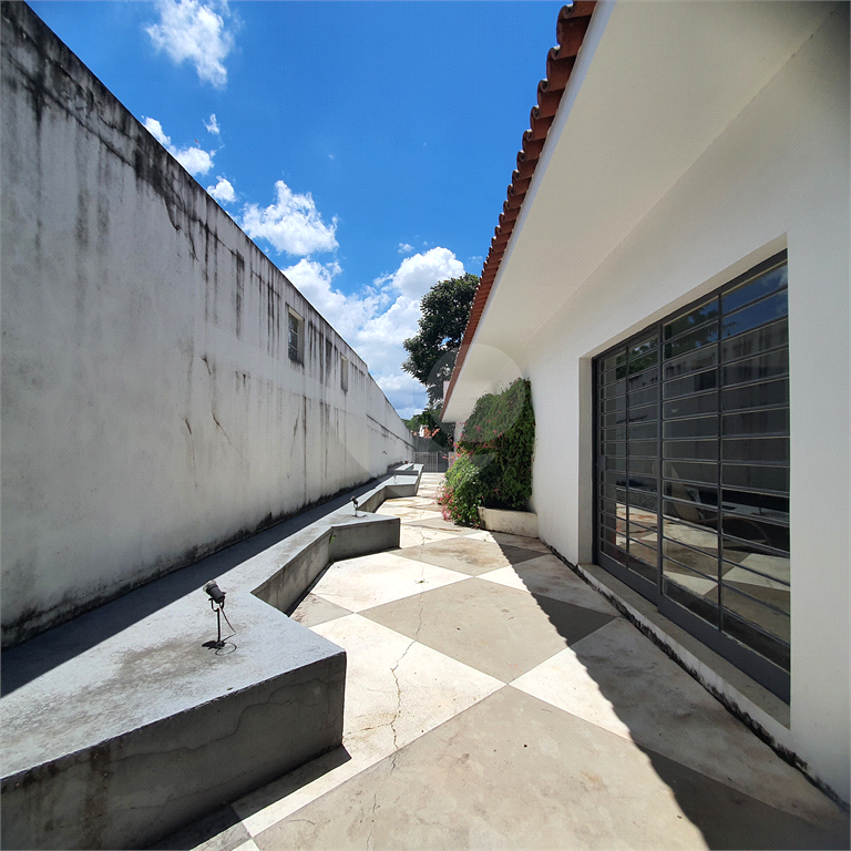 Casa térrea de 648m² 3 quartos 4 Vagas e toda rodeada de verdes Alto da Lapa