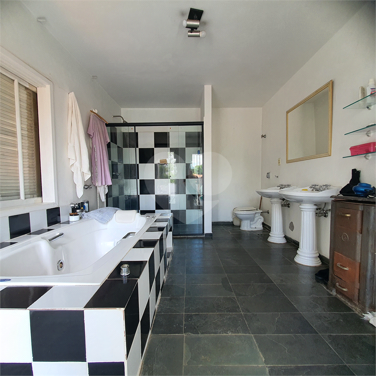 Casa térrea de 648m² 3 quartos 4 Vagas e toda rodeada de verdes Alto da Lapa