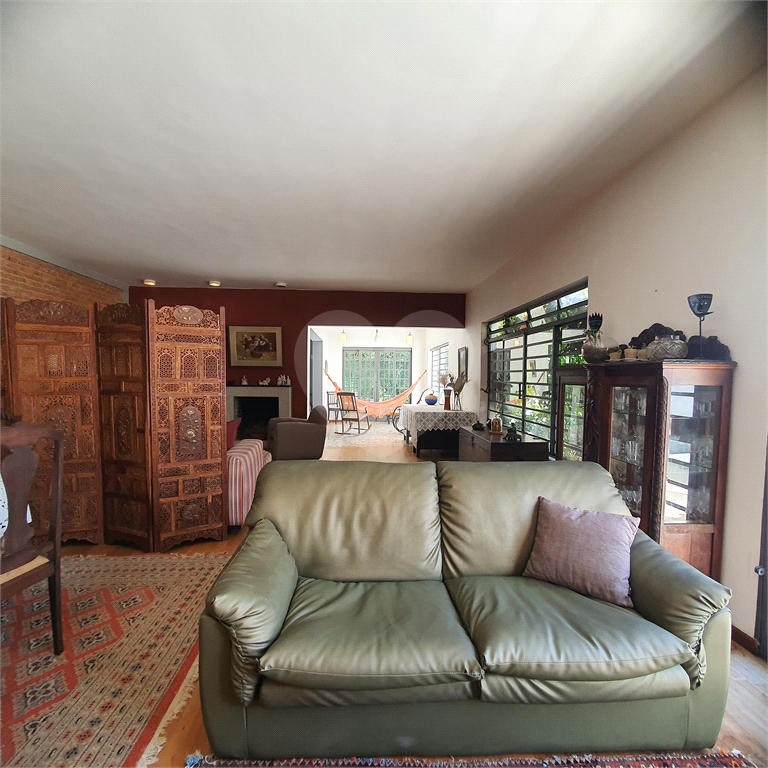 Casa térrea de 648m² 3 quartos 4 Vagas e toda rodeada de verdes Alto da Lapa