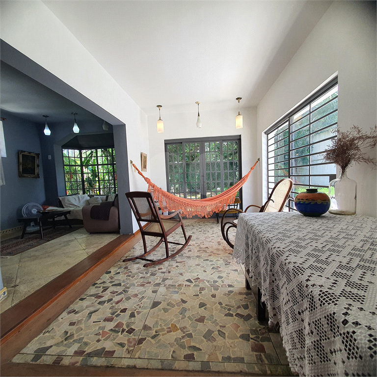 Casa térrea de 648m² 3 quartos 4 Vagas e toda rodeada de verdes Alto da Lapa