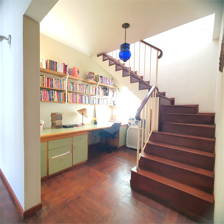 Casa térrea de 648m² 3 quartos 4 Vagas e toda rodeada de verdes Alto da Lapa