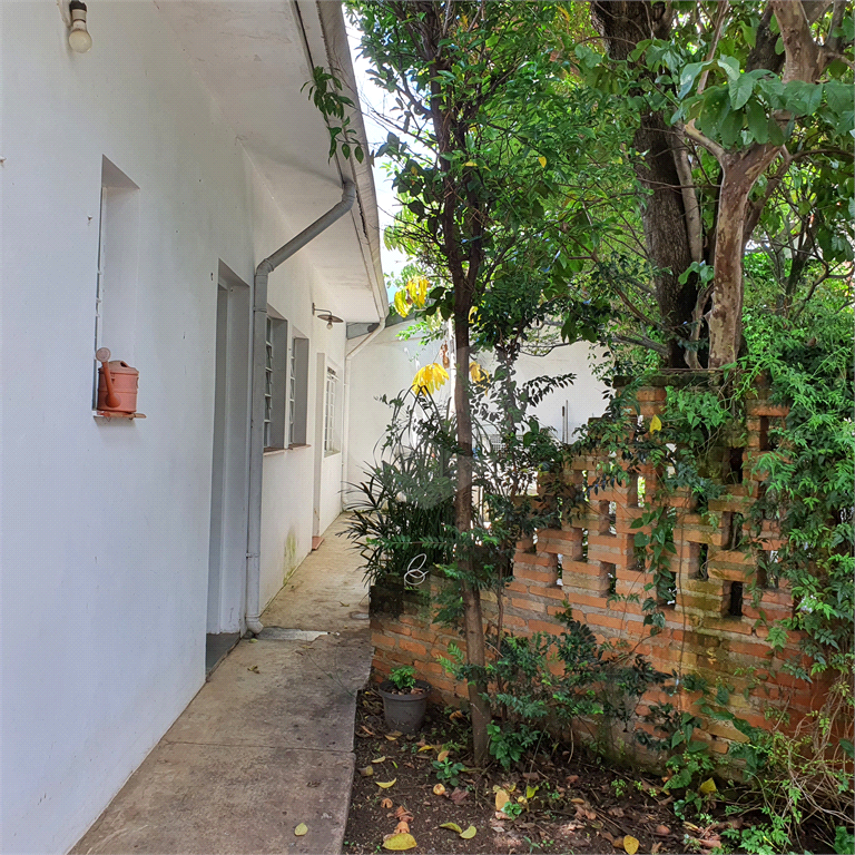 Casa térrea de 648m² 3 quartos 4 Vagas e toda rodeada de verdes Alto da Lapa