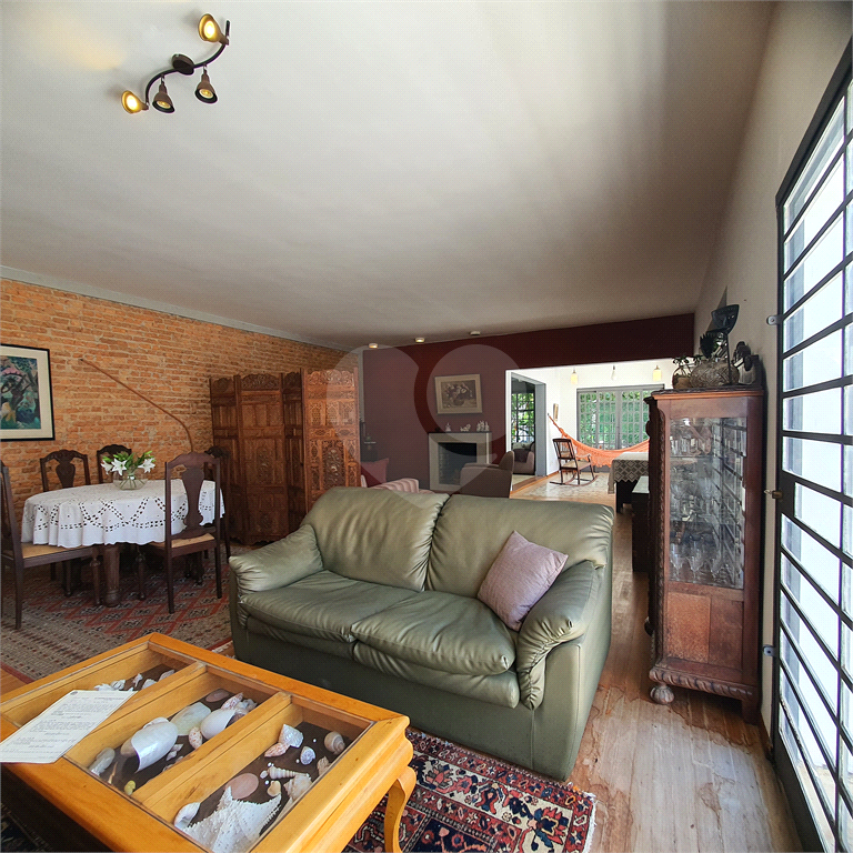 Casa térrea de 648m² 3 quartos 4 Vagas e toda rodeada de verdes Alto da Lapa