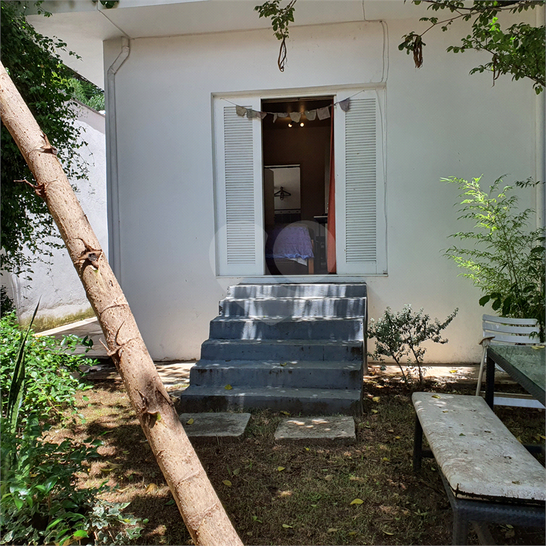 Casa térrea de 648m² 3 quartos 4 Vagas e toda rodeada de verdes Alto da Lapa