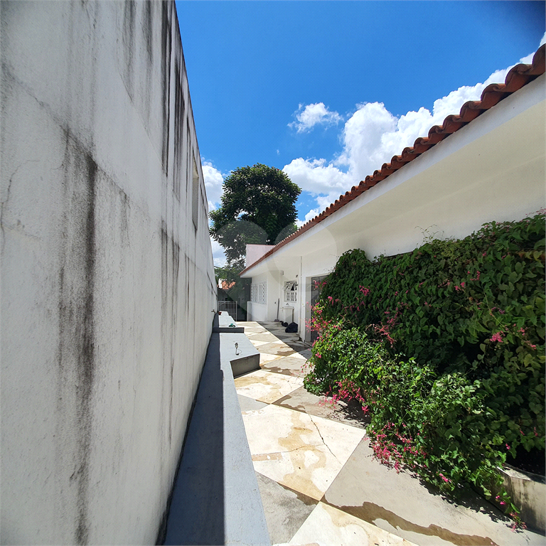 Casa térrea de 648m² 3 quartos 4 Vagas e toda rodeada de verdes Alto da Lapa