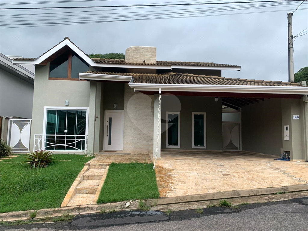 Casa de Condomínio à venda com 3 quartos, 250m² - Foto 1