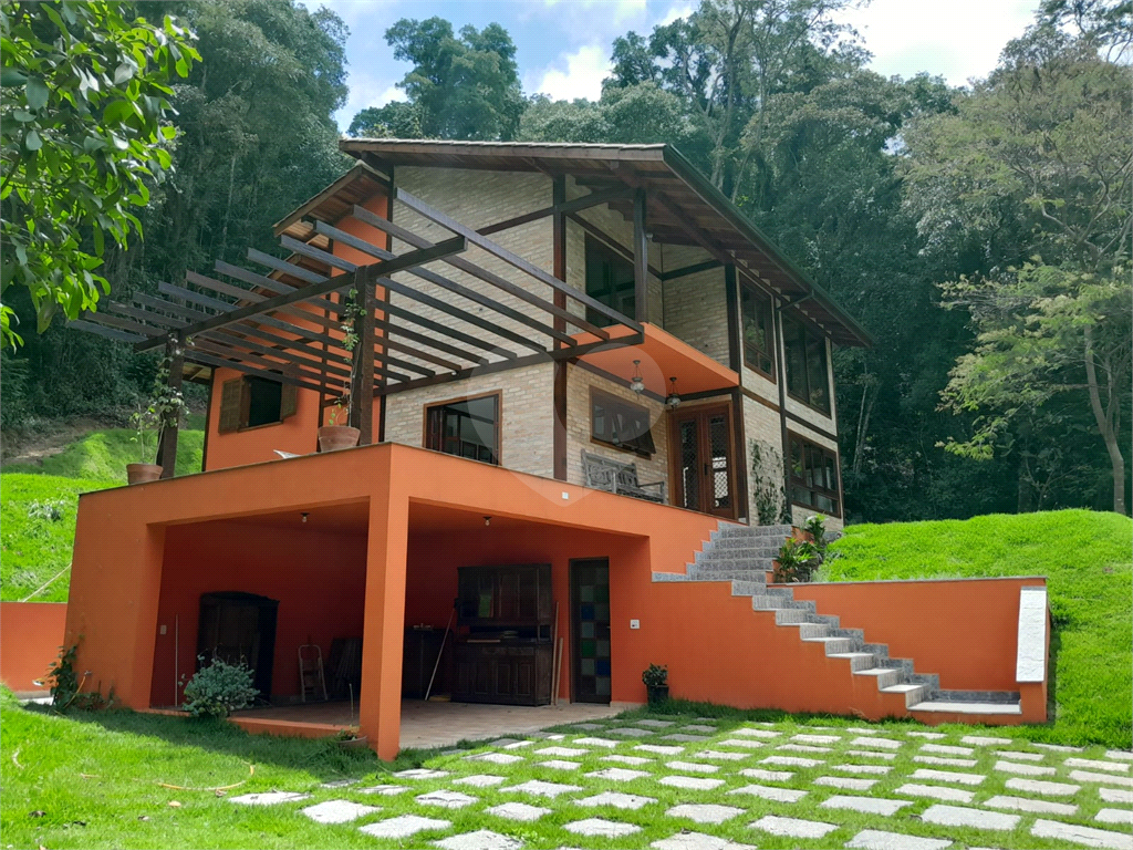 Casa de Condomínio à venda com 3 quartos, 200m² - Foto 2