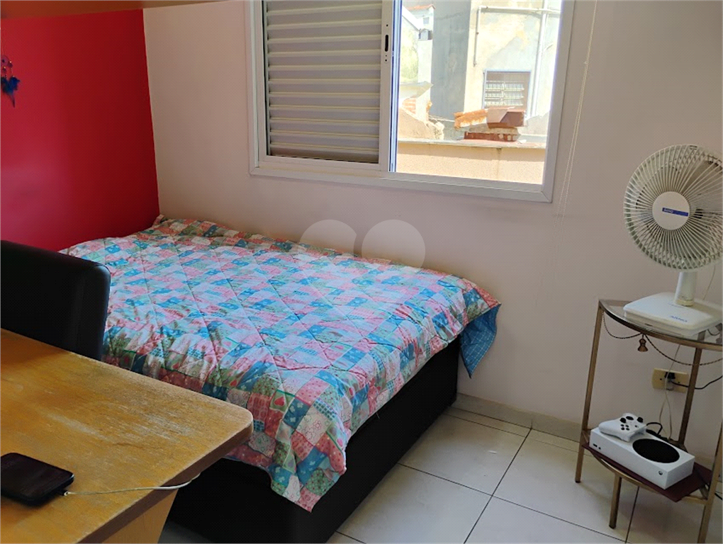 Casa em Condominio à venda com 3 quartos, 1 suite, 2 vagas e 3 banheiros.