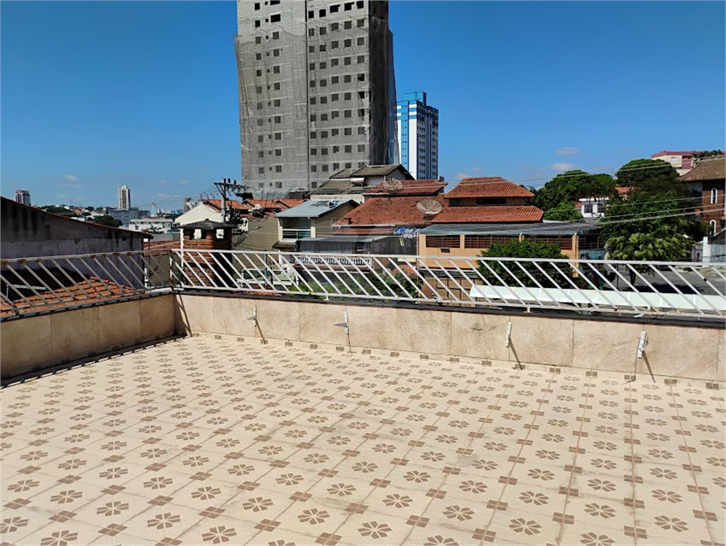 Casa em Condominio à venda com 3 quartos, 1 suite, 2 vagas e 3 banheiros.