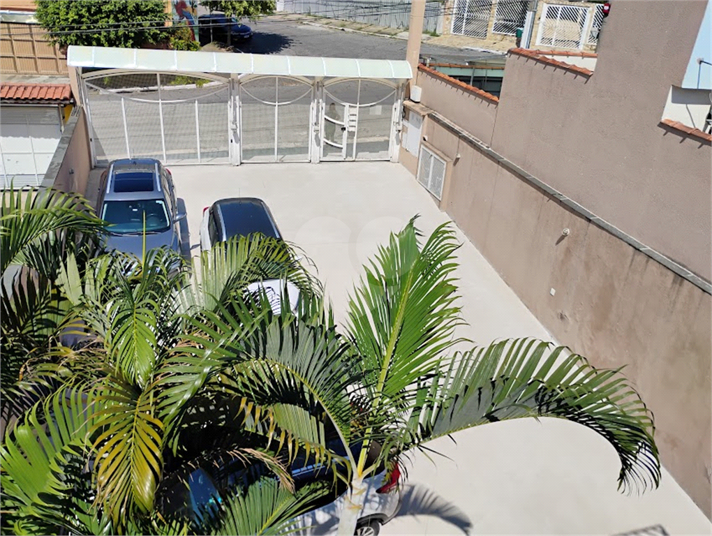 Casa em Condominio à venda com 3 quartos, 1 suite, 2 vagas e 3 banheiros.