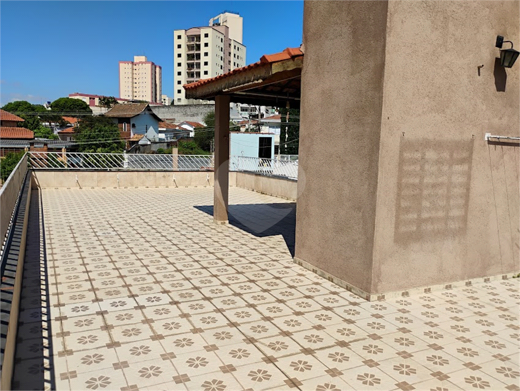 Casa em Condominio à venda com 3 quartos, 1 suite, 2 vagas e 3 banheiros.