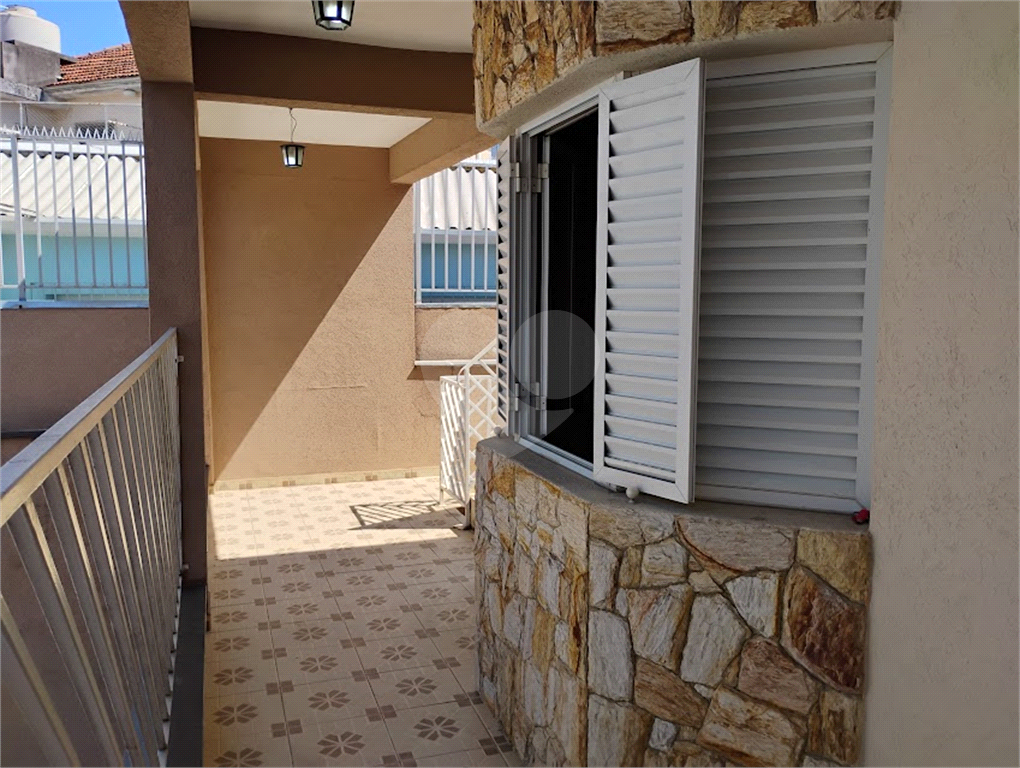 Casa em Condominio à venda com 3 quartos, 1 suite, 2 vagas e 3 banheiros.