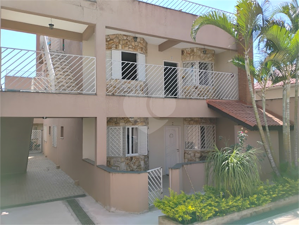 Casa em Condominio à venda com 3 quartos, 1 suite, 2 vagas e 3 banheiros.