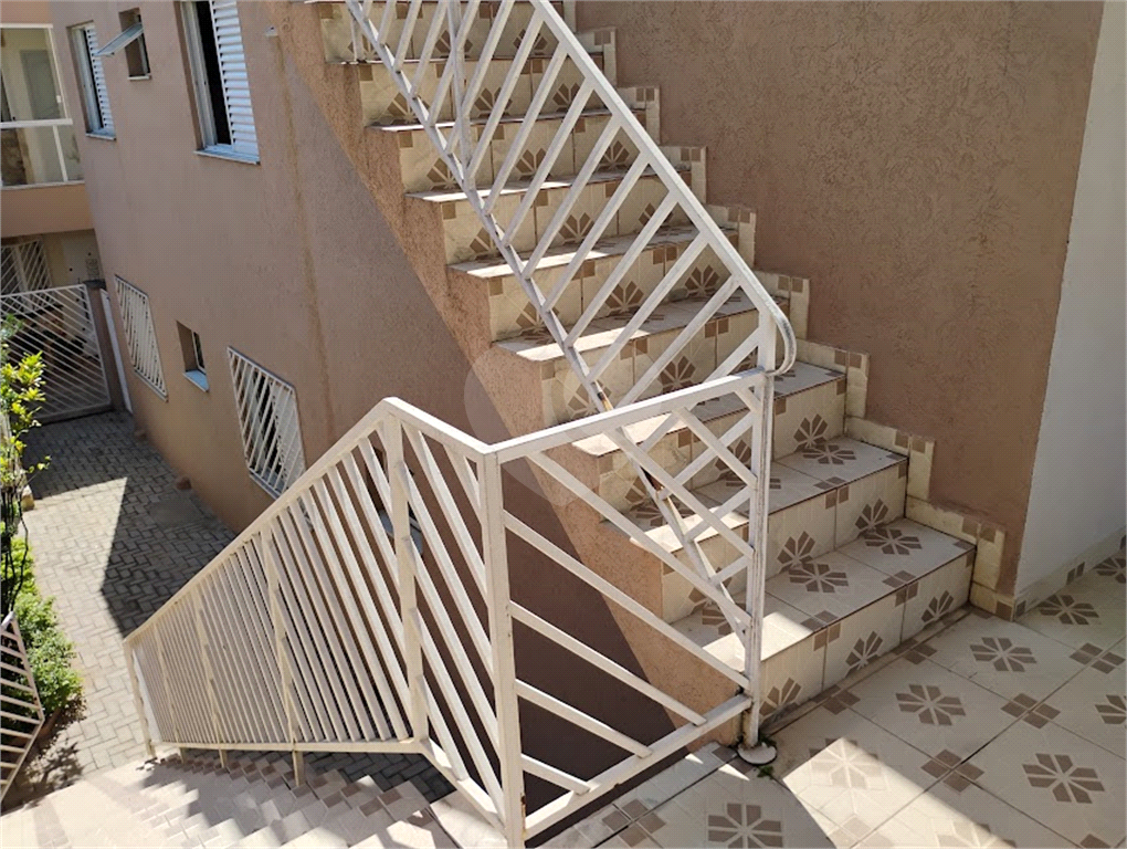 Casa em Condominio à venda com 3 quartos, 1 suite, 2 vagas e 3 banheiros.