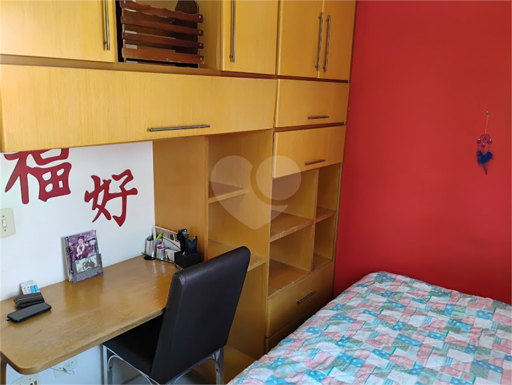 Casa em Condominio à venda com 3 quartos, 1 suite, 2 vagas e 3 banheiros.